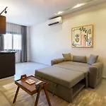 Travelholic Residence Golden Gates